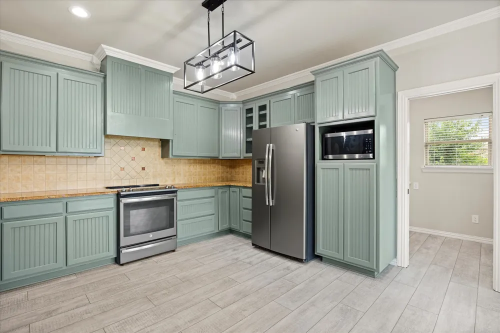 2935 Meandering Way Granbury, TX 76049