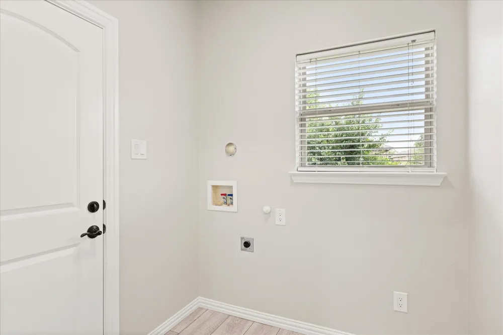 2935 Meandering Way Granbury, TX 76049