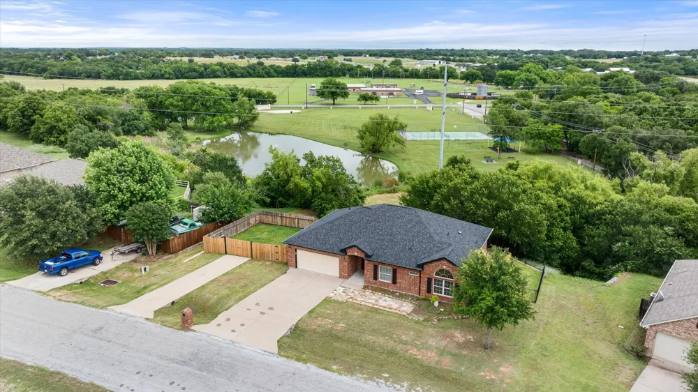 2935 Meandering Way Granbury, TX 76049