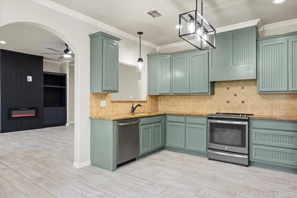 2935 Meandering Way Granbury, TX 76049