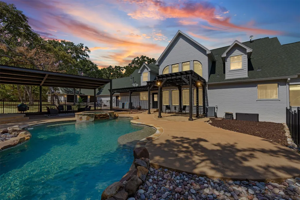 9674 Oak Meadow Lane Pilot Point, TX 76258