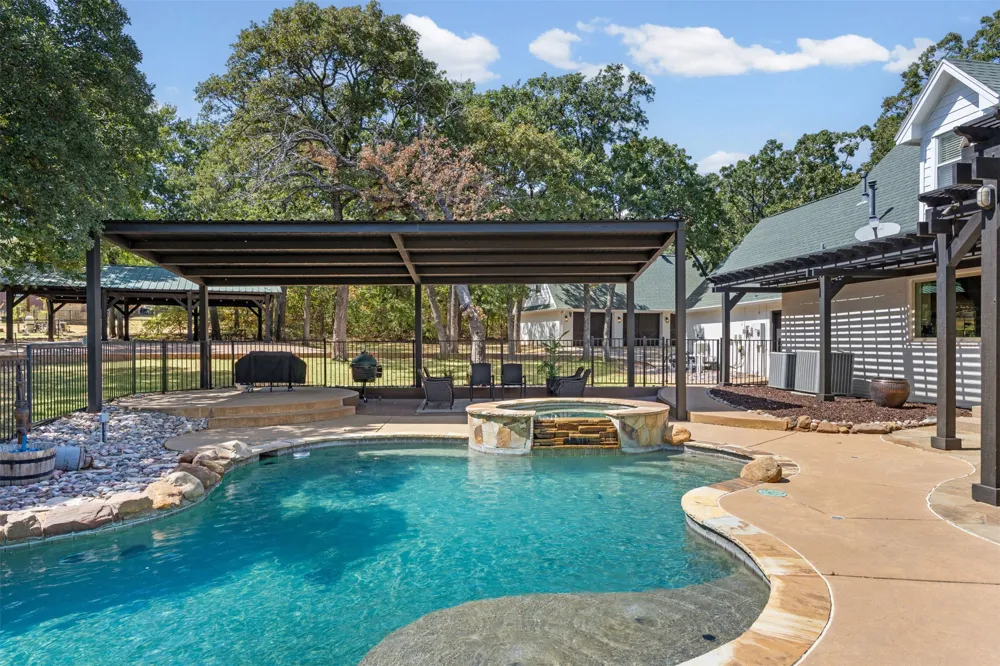 9674 Oak Meadow Lane Pilot Point, TX 76258