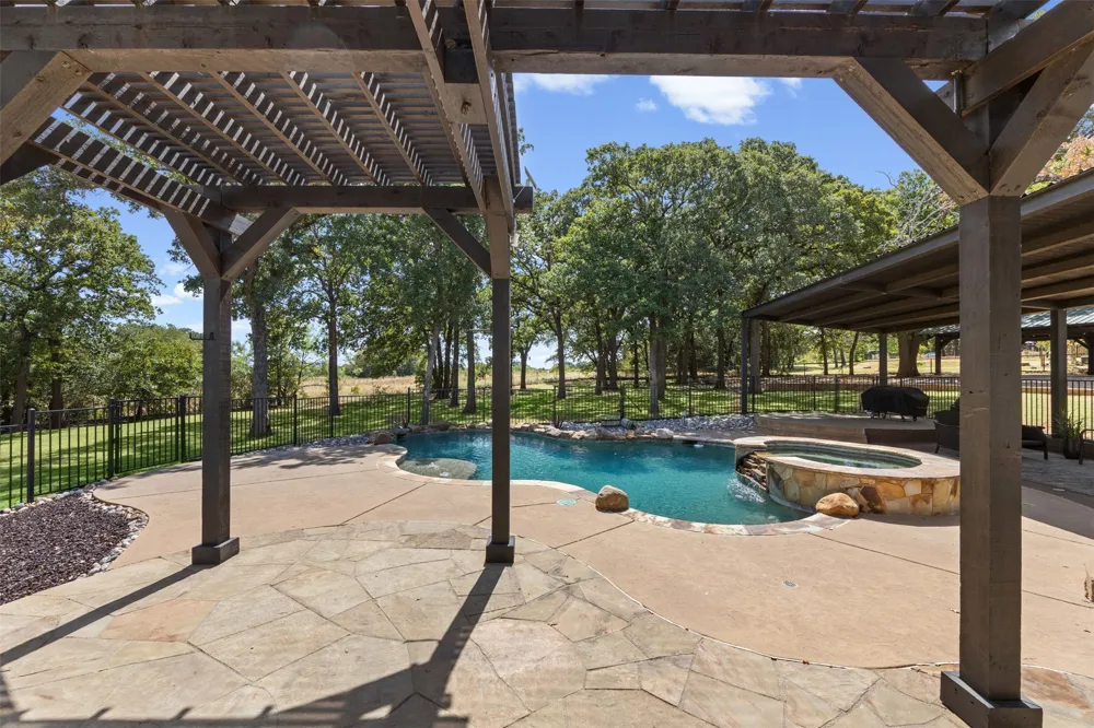 9674 Oak Meadow Lane Pilot Point, TX 76258