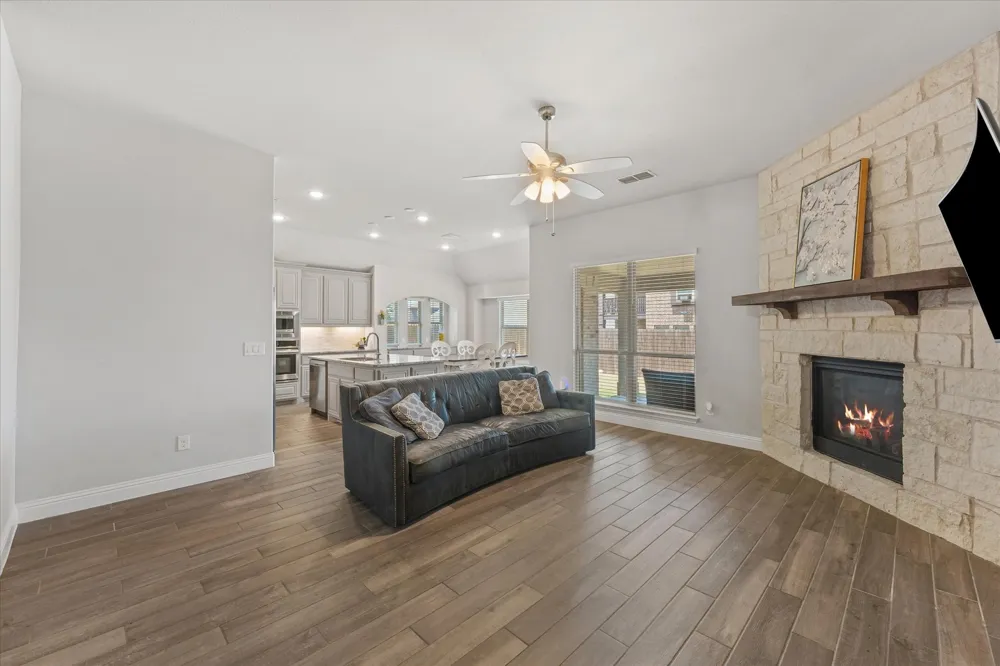 324 Roscoe Drive Fate, TX 75087