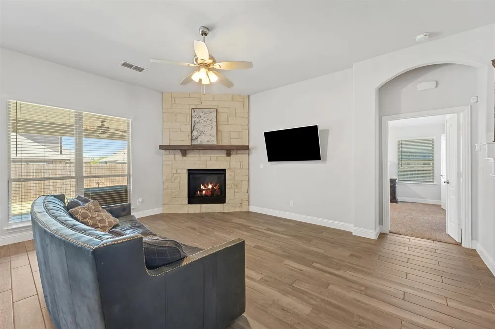 324 Roscoe Drive Fate, TX 75087