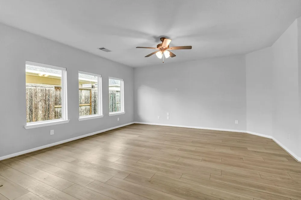 400 Flycatcher Court Clute, TX 77531
