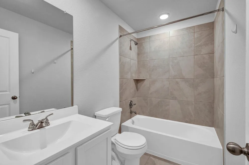 400 Flycatcher Court Clute, TX 77531