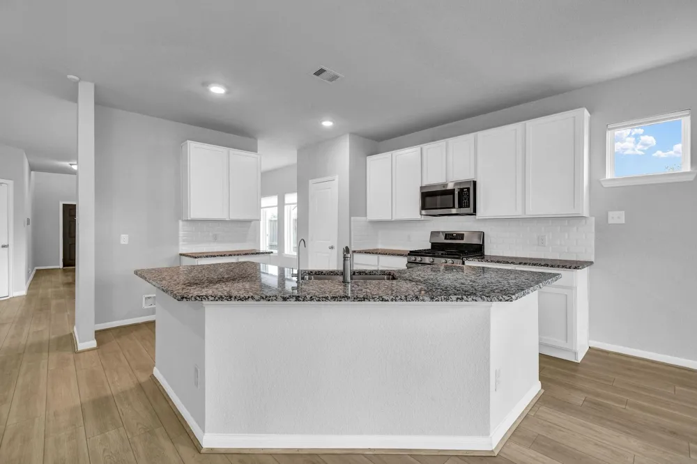 400 Flycatcher Court Clute, TX 77531