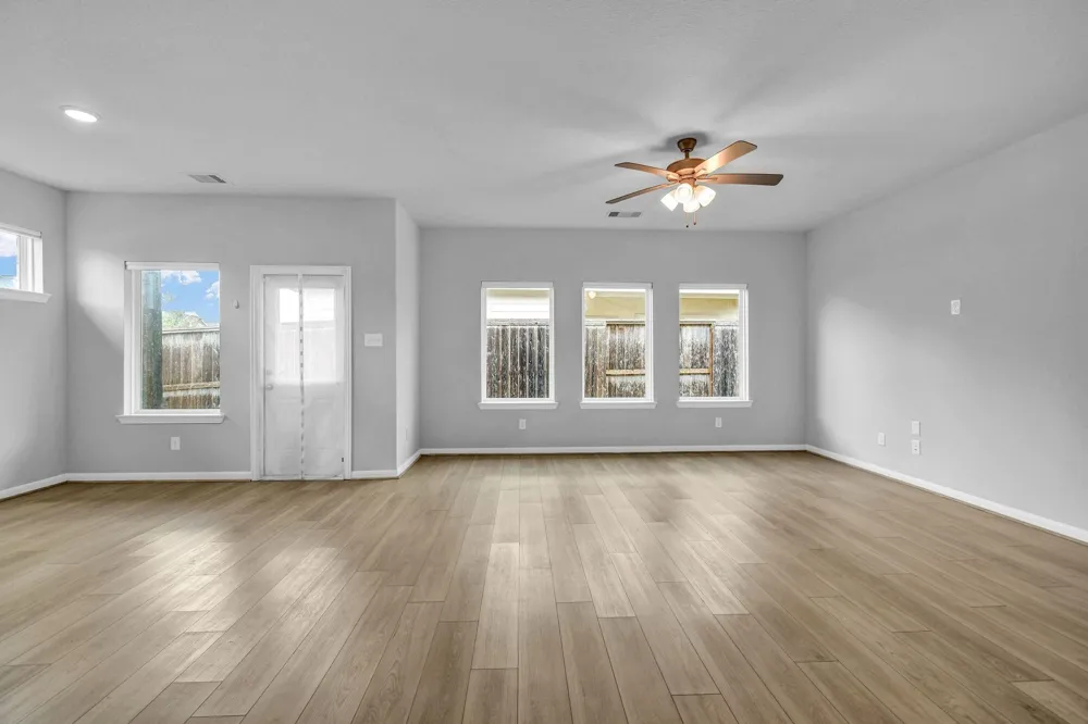 400 Flycatcher Court Clute, TX 77531