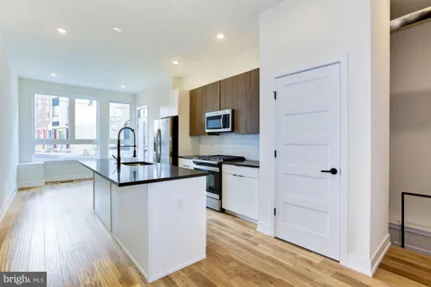 2010 AMBER STREET #1