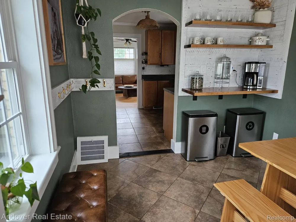 11339 Arnold Redford Charter Township, MI 48239