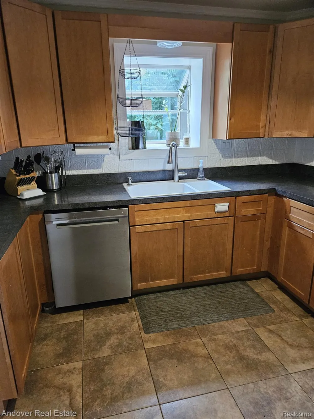 11339 Arnold Redford Charter Township, MI 48239