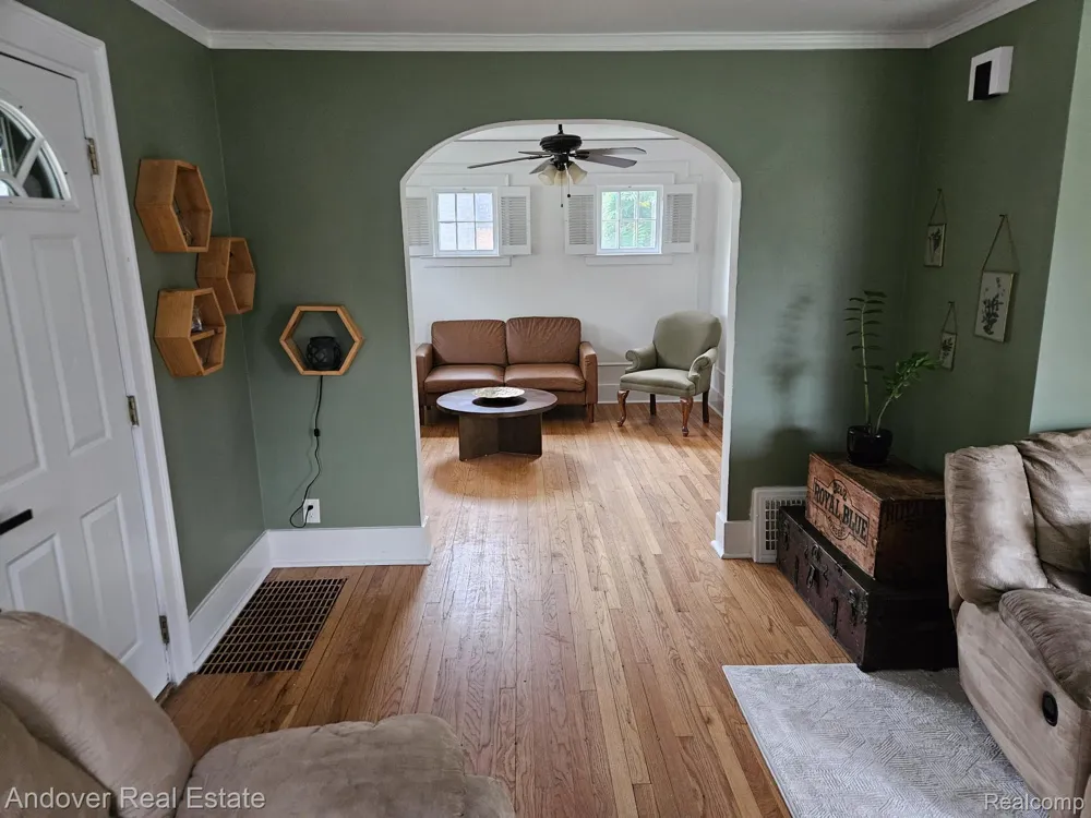 11339 Arnold Redford Charter Township, MI 48239