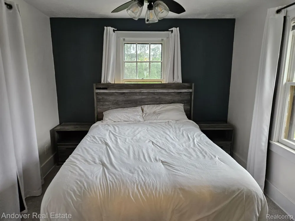 11339 Arnold Redford Charter Township, MI 48239