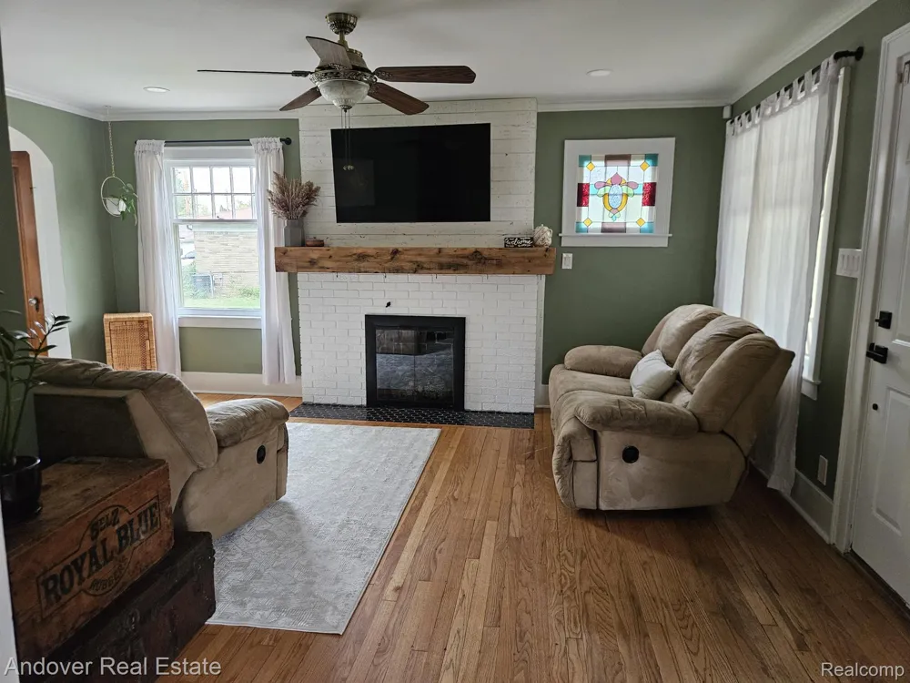 11339 Arnold Redford Charter Township, MI 48239