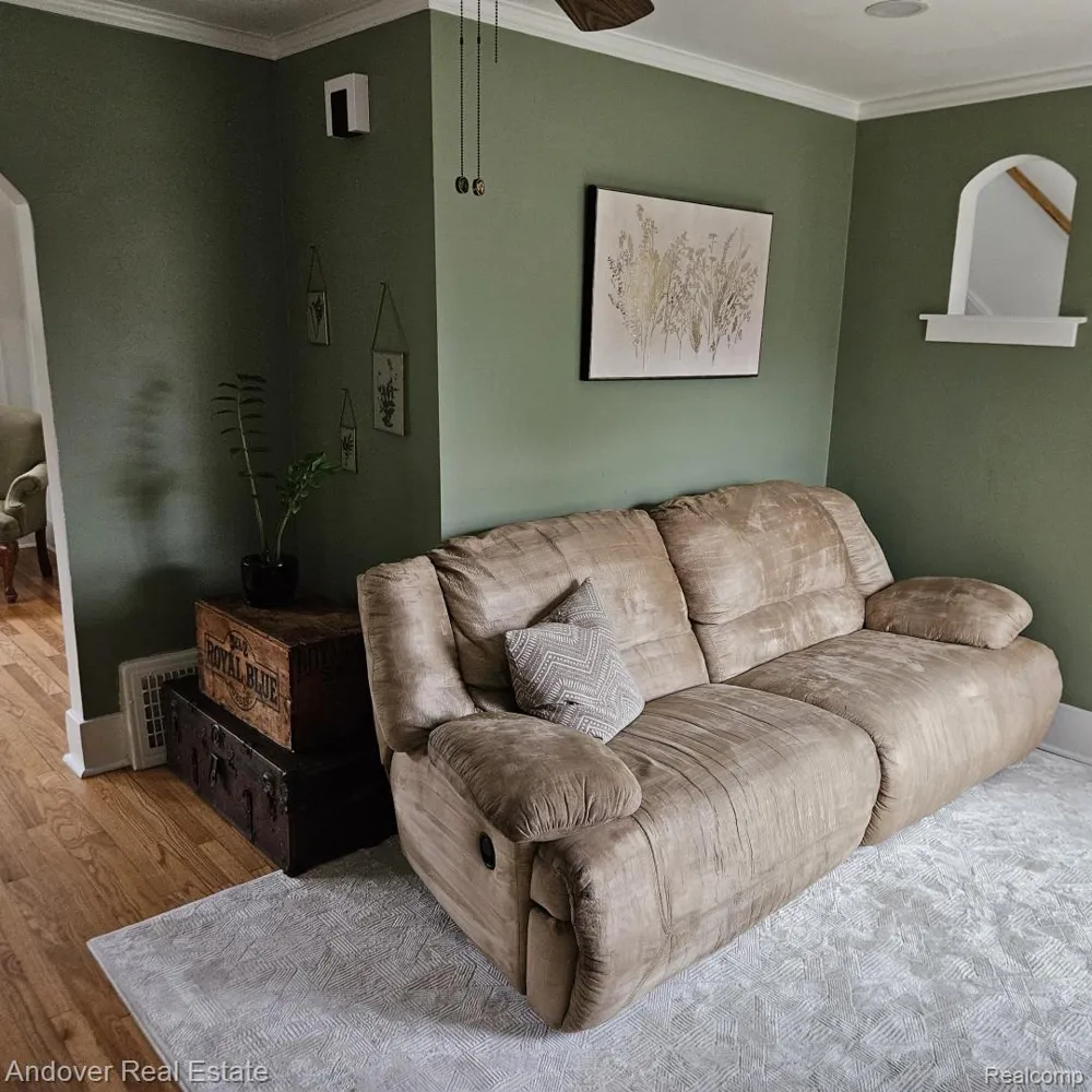 11339 Arnold Redford Charter Township, MI 48239
