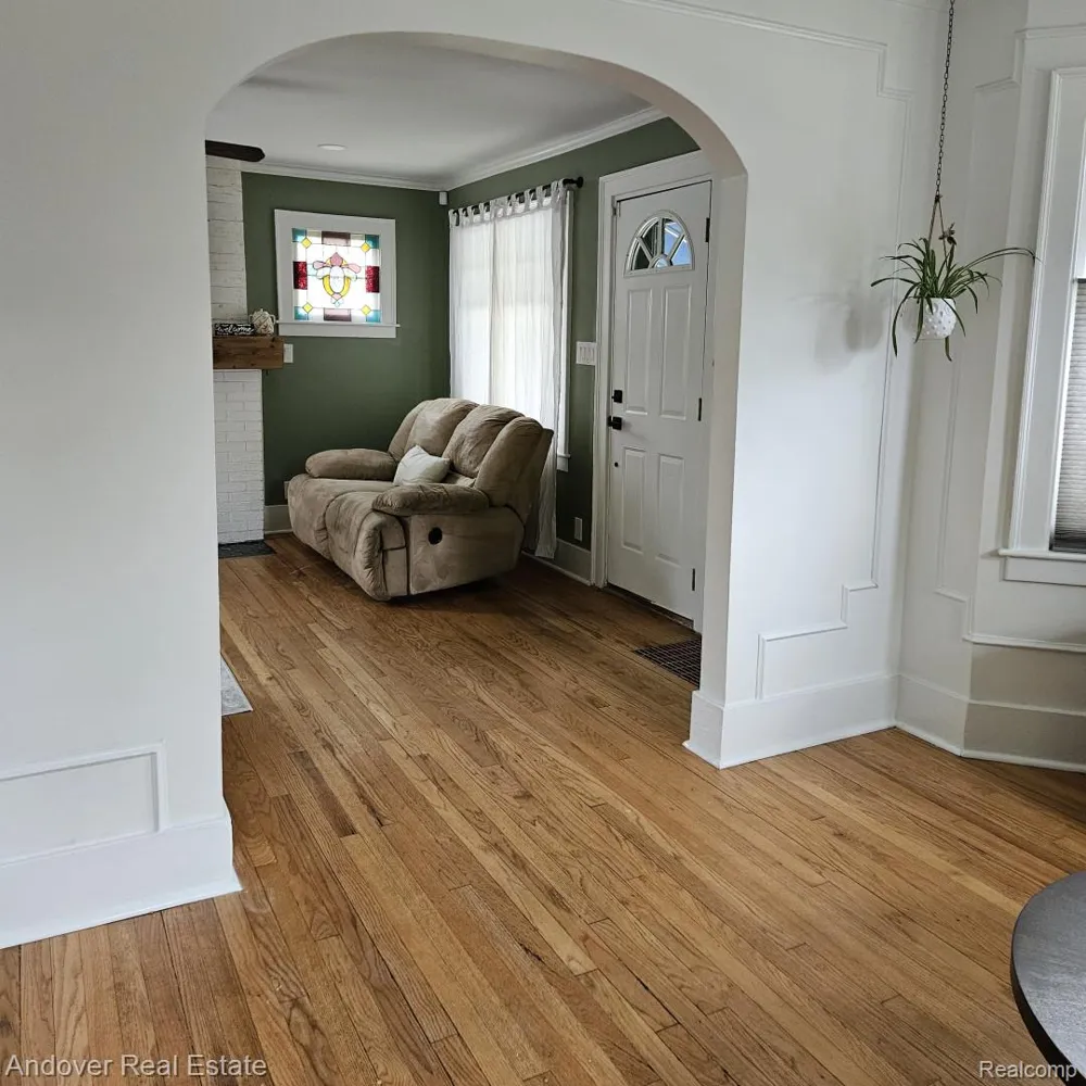 11339 Arnold Redford Charter Township, MI 48239