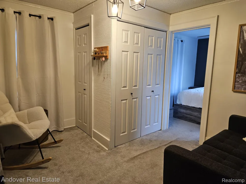 11339 Arnold Redford Charter Township, MI 48239