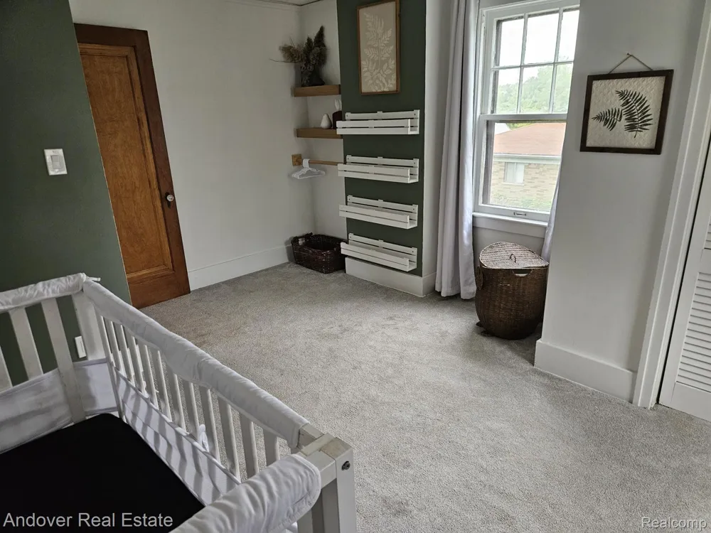 11339 Arnold Redford Charter Township, MI 48239