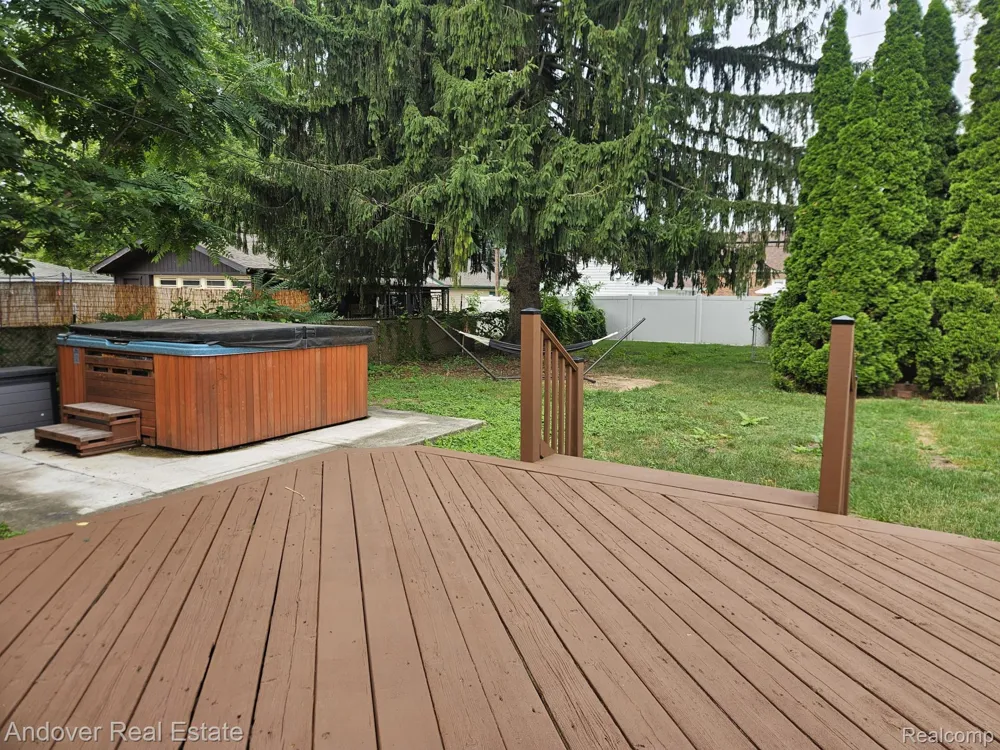 11339 Arnold Redford Charter Township, MI 48239