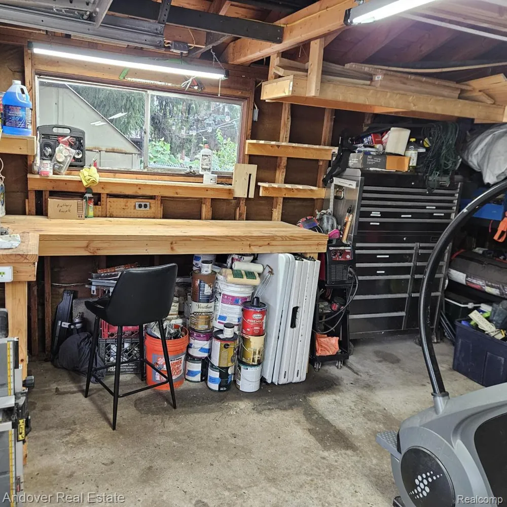 11339 Arnold Redford Charter Township, MI 48239