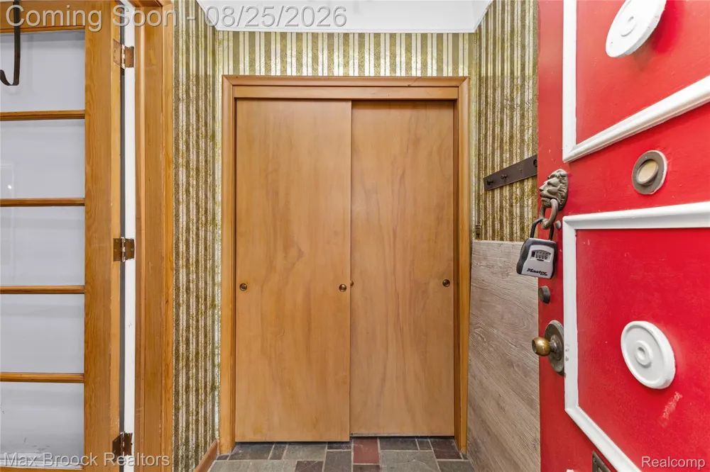 24601 Ridgedale Street Oak Park City, MI 48237