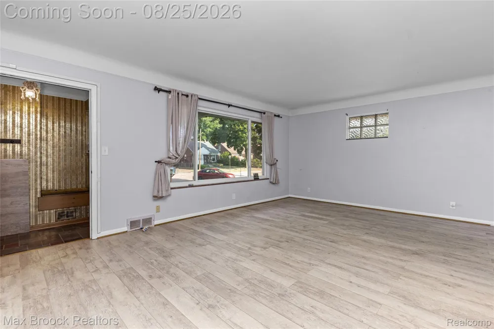 24601 Ridgedale Street Oak Park City, MI 48237