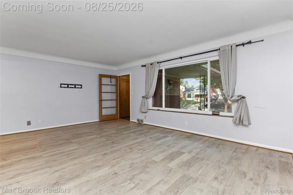 24601 Ridgedale Street Oak Park City, MI 48237