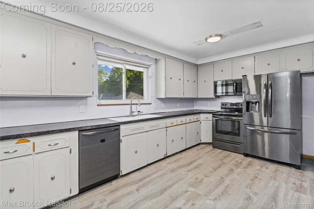 24601 Ridgedale Street Oak Park City, MI 48237