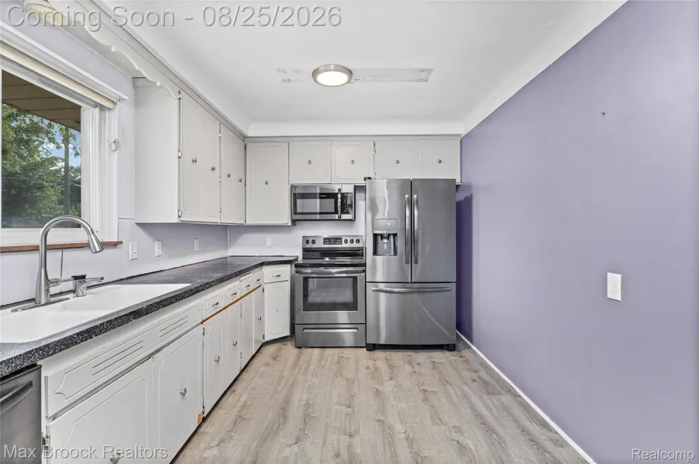 24601 Ridgedale Street Oak Park City, MI 48237