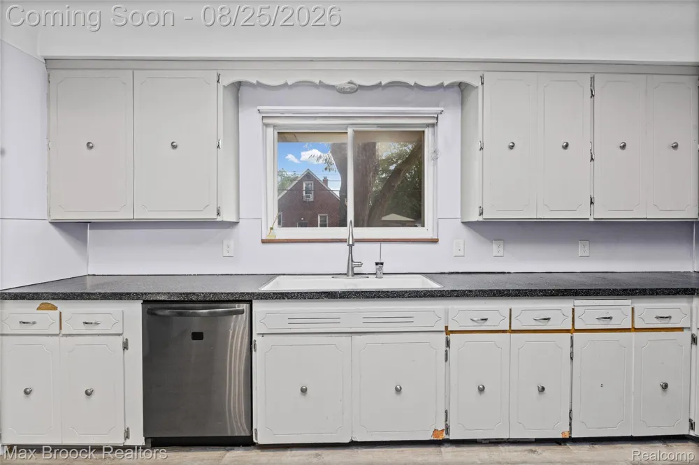 24601 Ridgedale Street Oak Park City, MI 48237