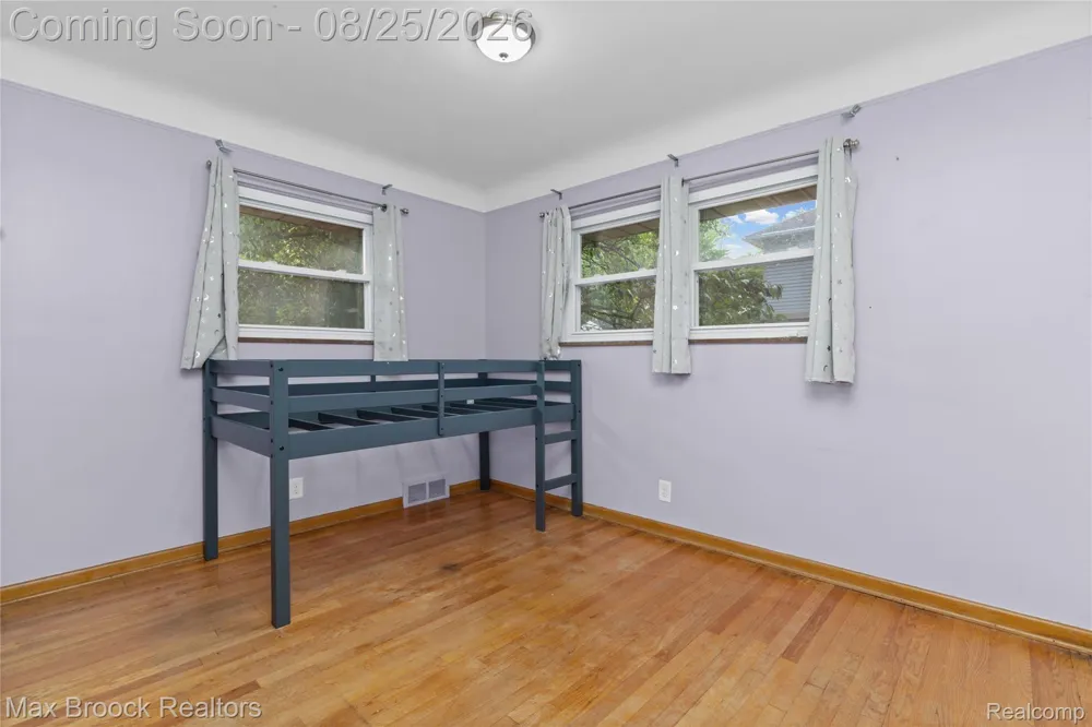 24601 Ridgedale Street Oak Park City, MI 48237