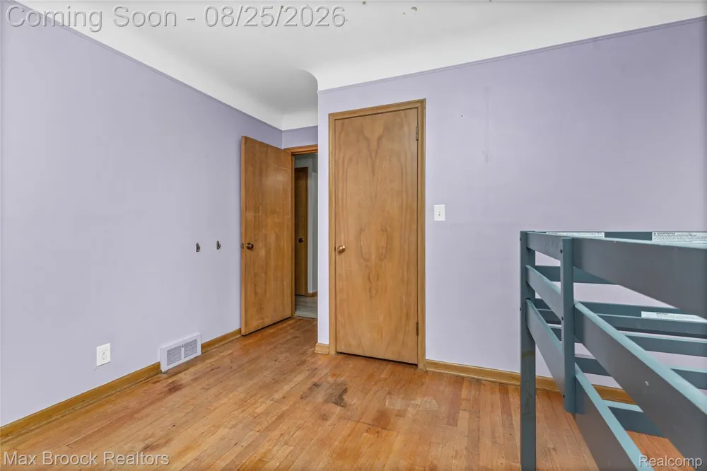 24601 Ridgedale Street Oak Park City, MI 48237