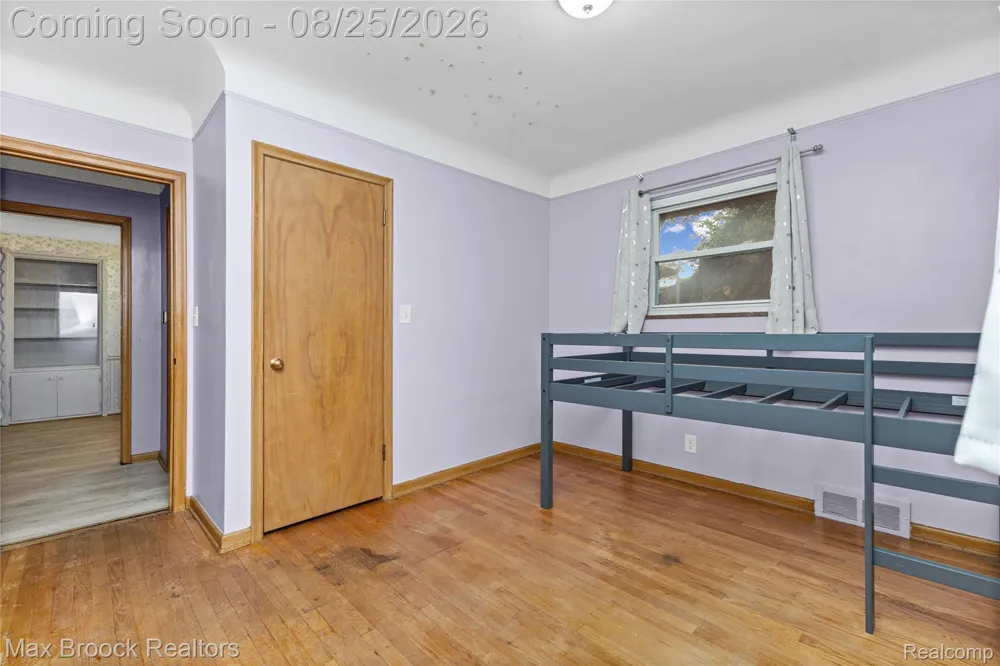 24601 Ridgedale Street Oak Park City, MI 48237