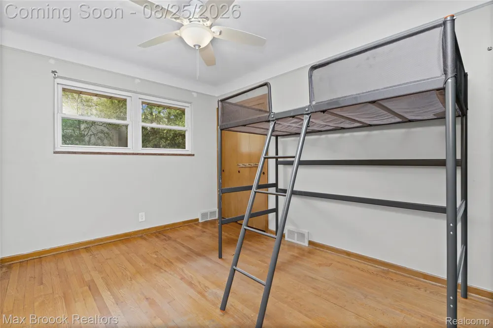 24601 Ridgedale Street Oak Park City, MI 48237