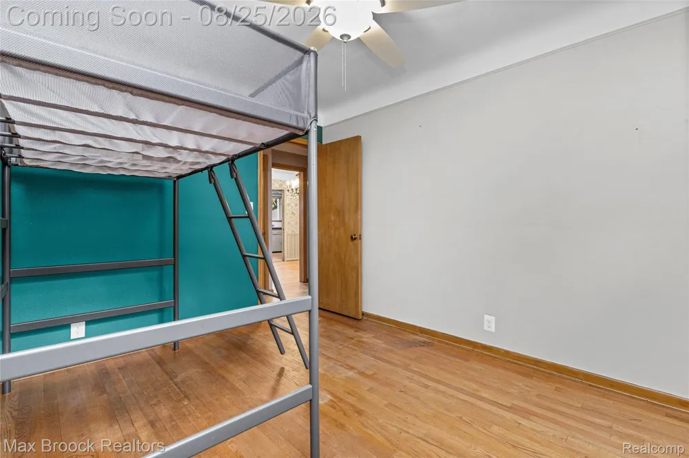 24601 Ridgedale Street Oak Park City, MI 48237
