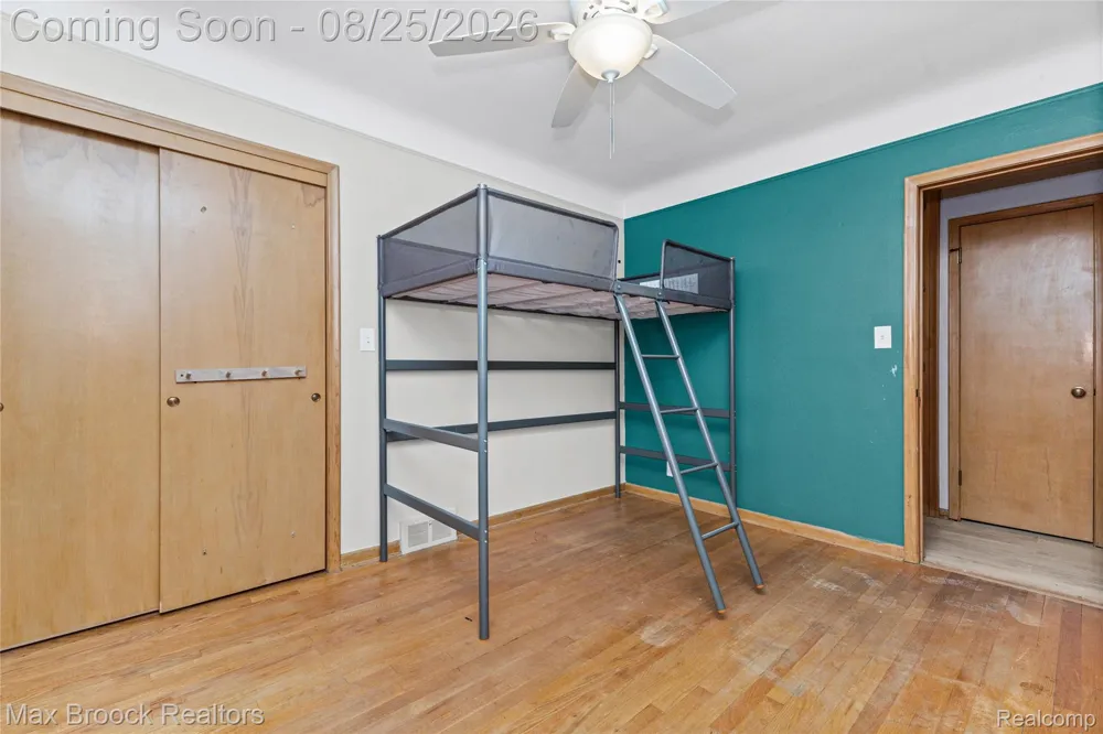 24601 Ridgedale Street Oak Park City, MI 48237