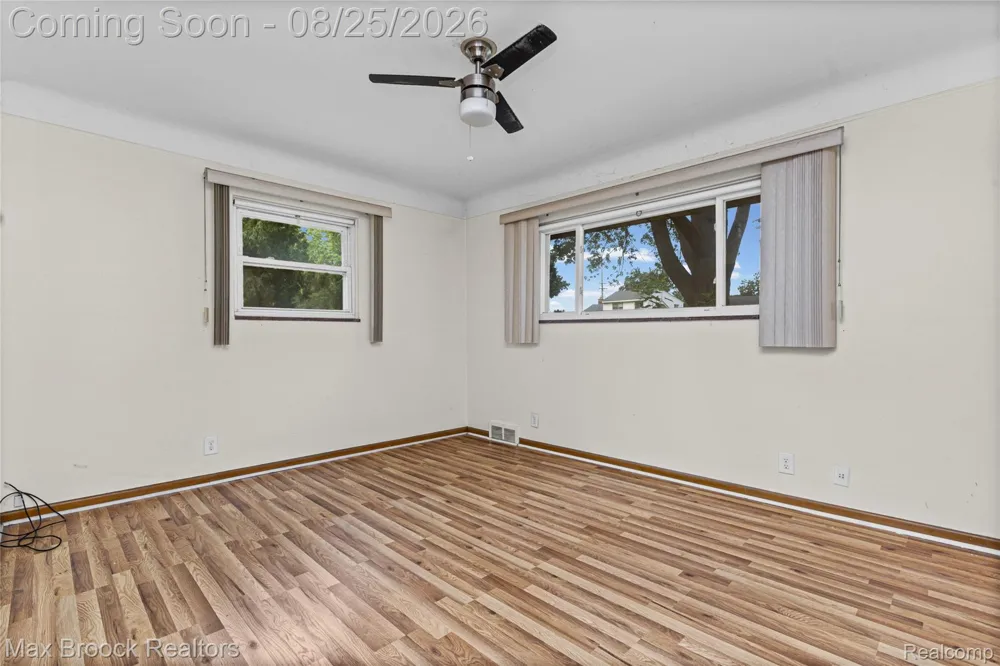 24601 Ridgedale Street Oak Park City, MI 48237