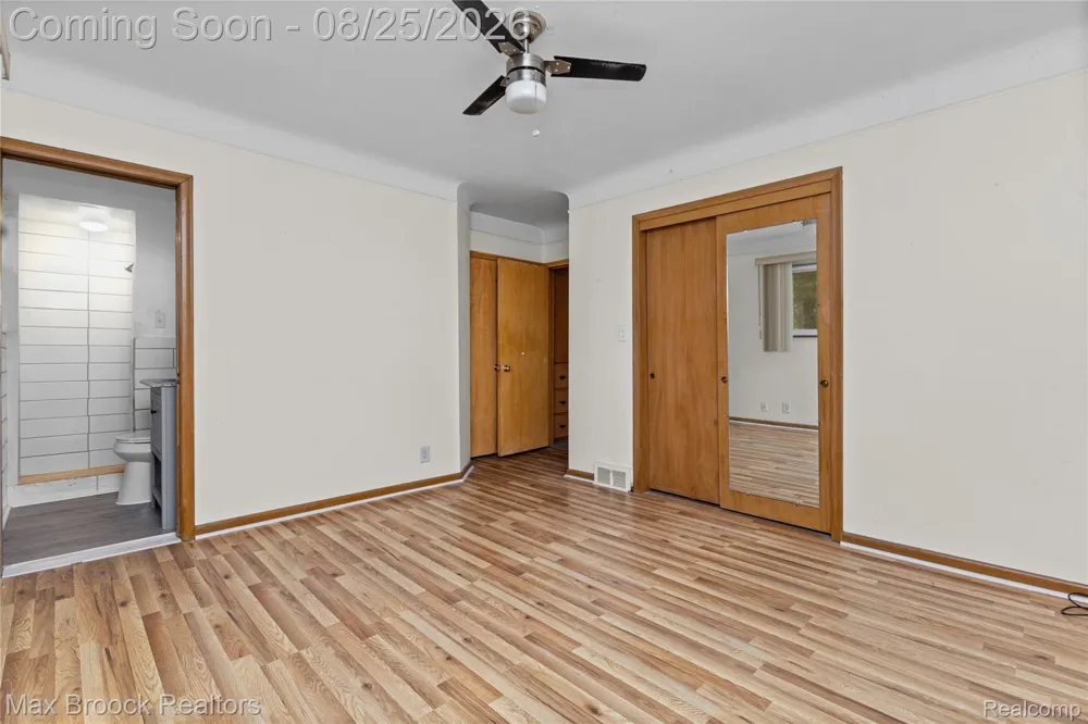 24601 Ridgedale Street Oak Park City, MI 48237