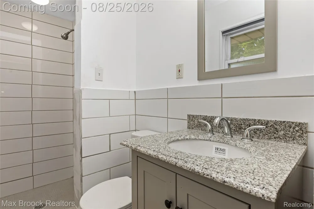 24601 Ridgedale Street Oak Park City, MI 48237