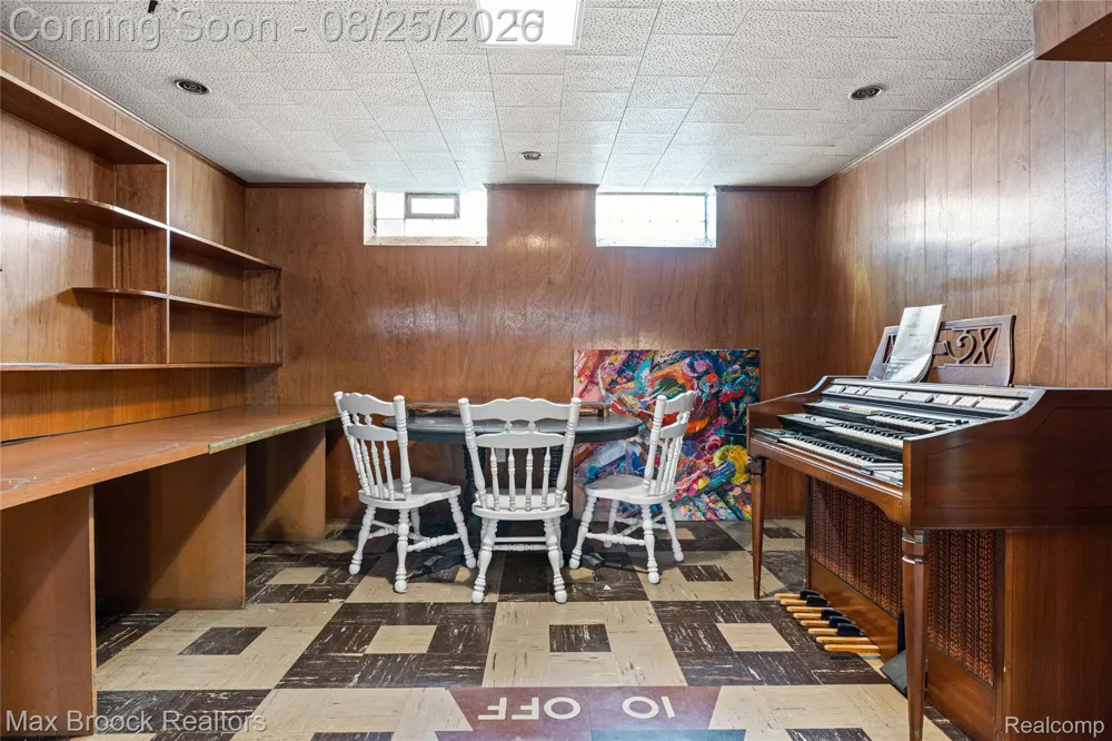 24601 Ridgedale Street Oak Park City, MI 48237