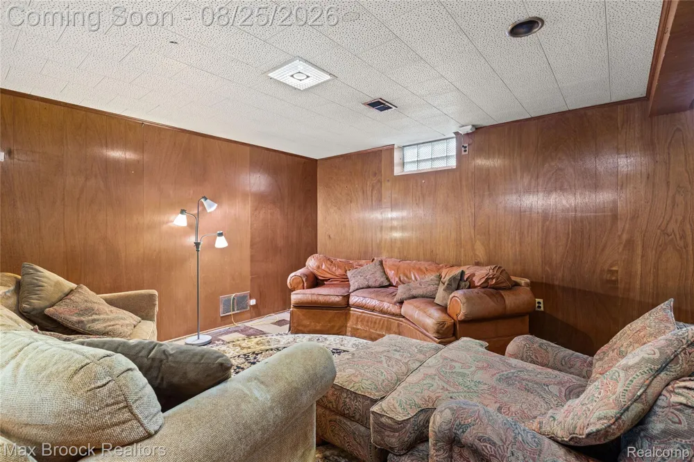 24601 Ridgedale Street Oak Park City, MI 48237