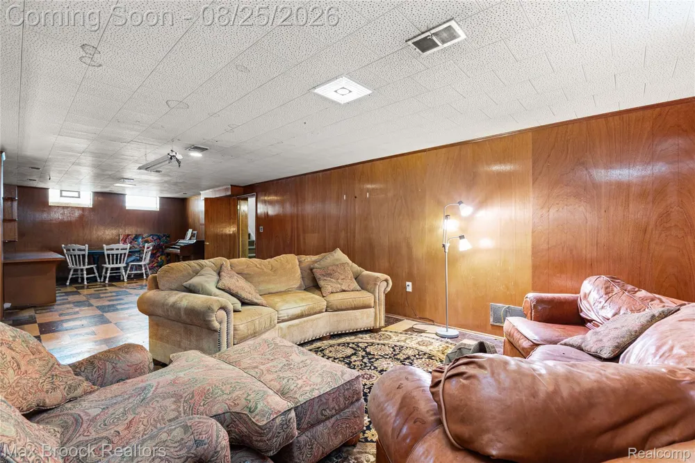 24601 Ridgedale Street Oak Park City, MI 48237