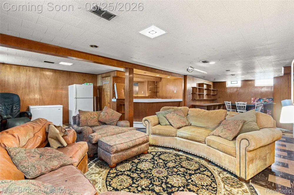 24601 Ridgedale Street Oak Park City, MI 48237