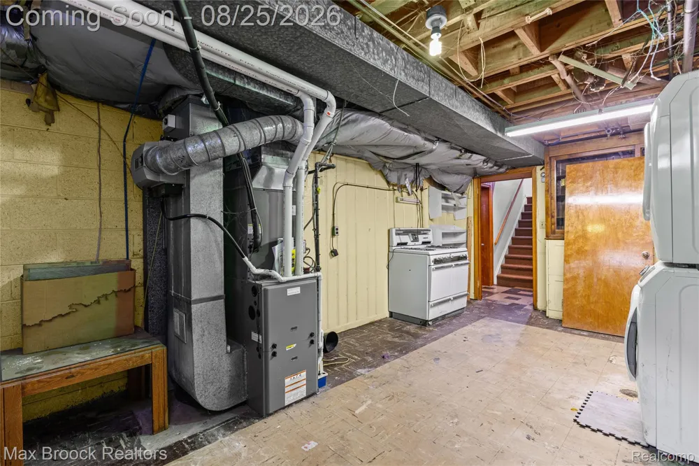 24601 Ridgedale Street Oak Park City, MI 48237