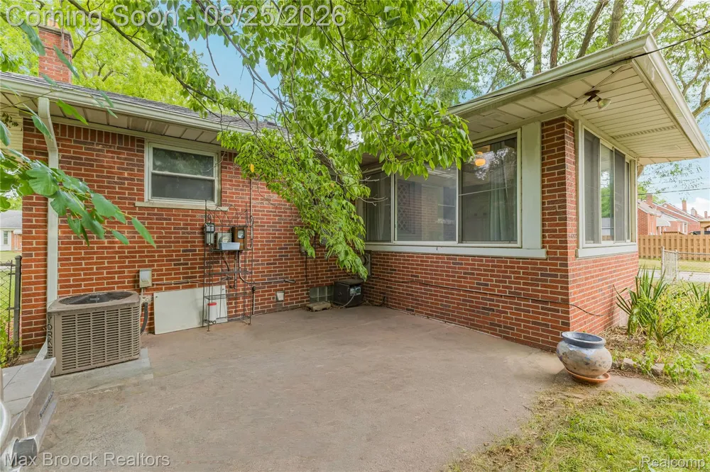 24601 Ridgedale Street Oak Park City, MI 48237