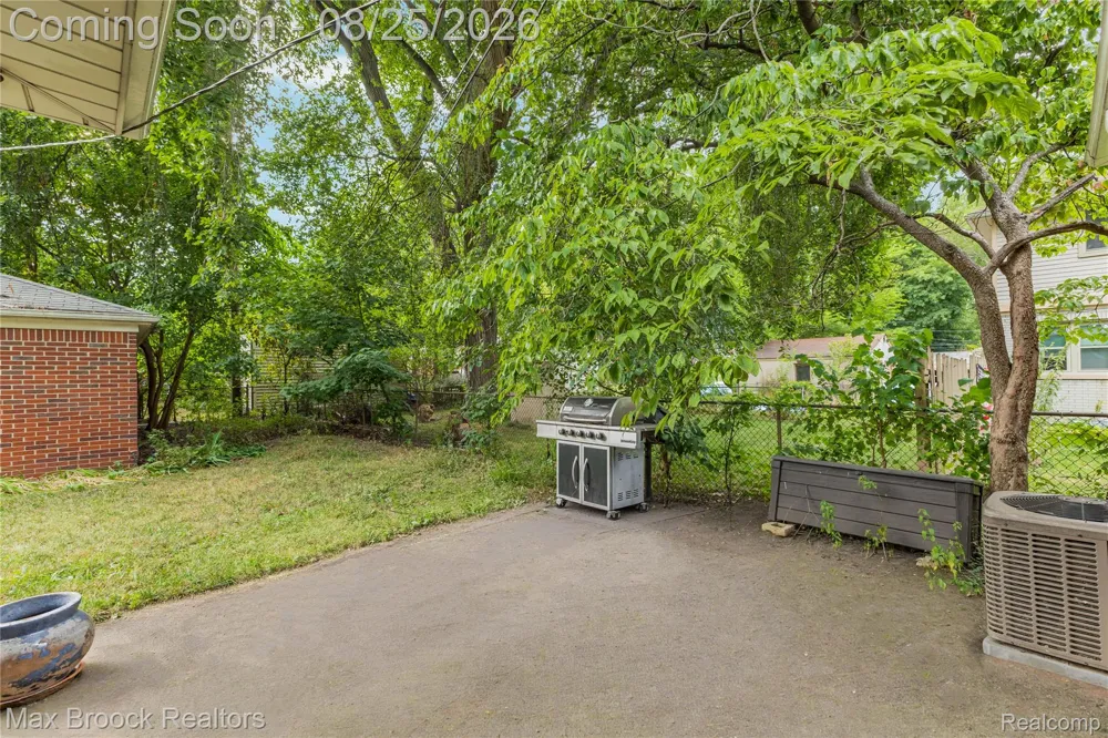 24601 Ridgedale Street Oak Park City, MI 48237