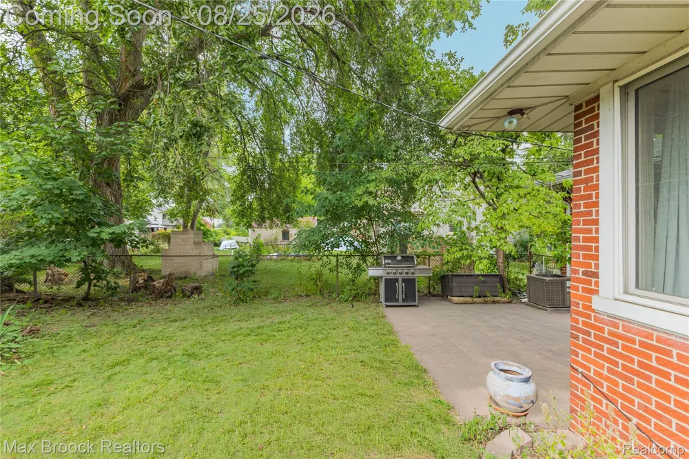 24601 Ridgedale Street Oak Park City, MI 48237