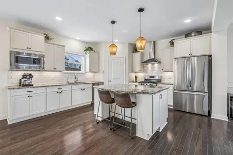 118 Manor Way