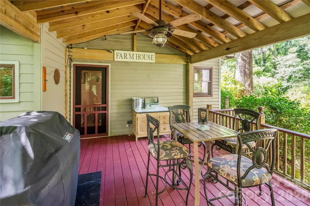 520 Esseola Street Saluda, NC 28773